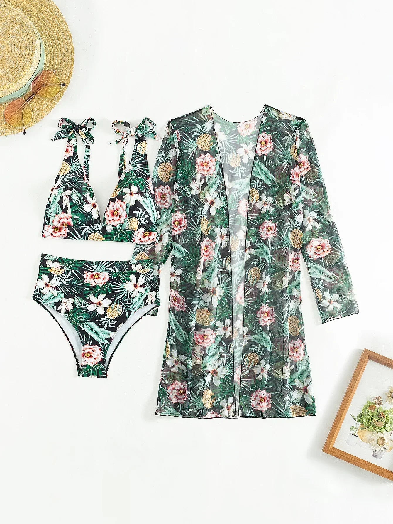 LP | Sexy bikini con motivi floreali e sovrapposizioni