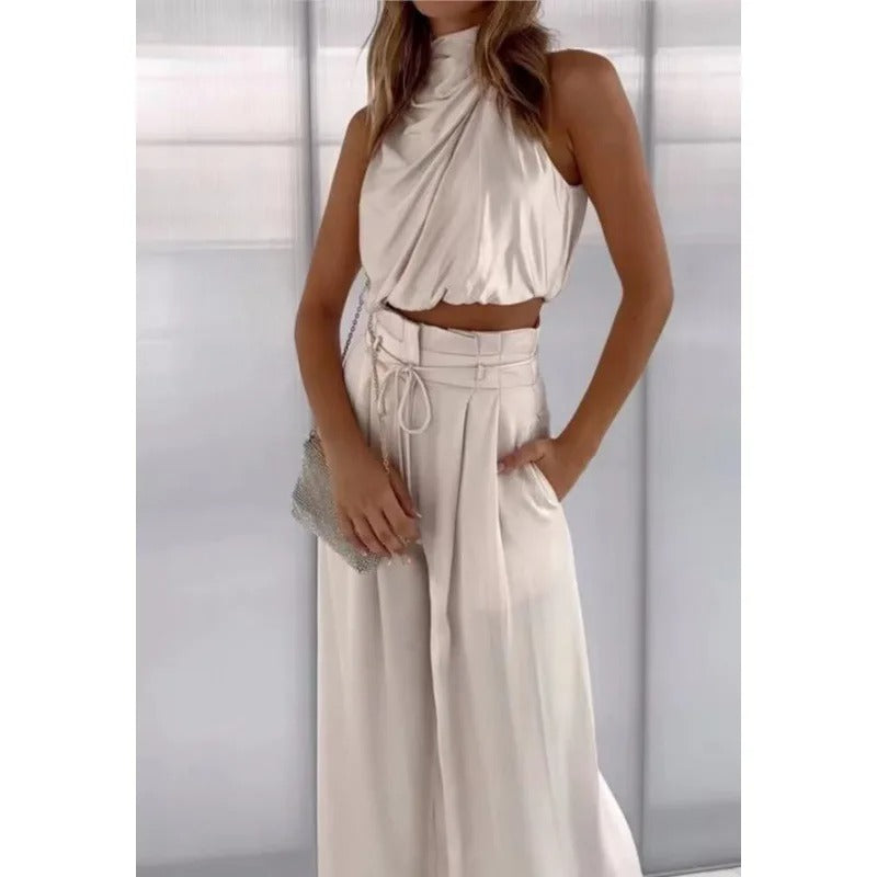 LP | Crop top con collo alto e set di gambe larghe