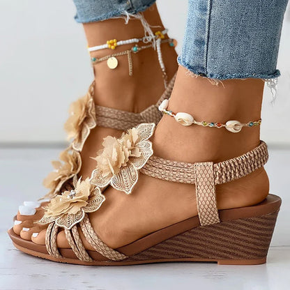 LP | Sandali con zeppa e decorazioni floreali