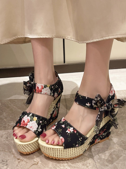 LP | | Sandali con tacco alto e lacci floreali