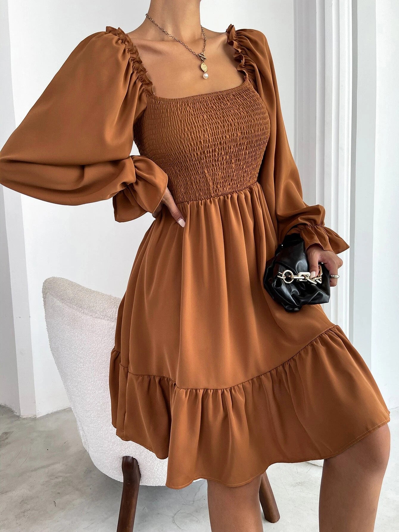 LP | Abito elegante con scollatura quadrata