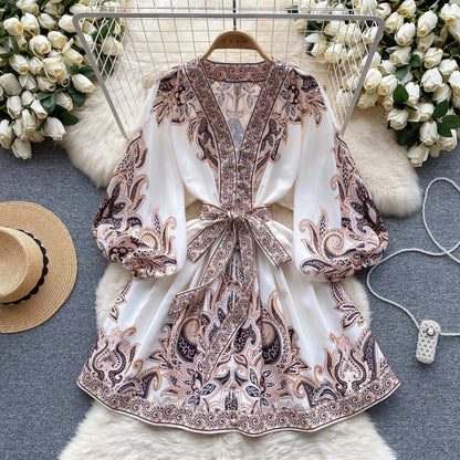 LP | Elegante miniabito con stampa vintage, maniche a sbuffo in linea A e scollatura a V
