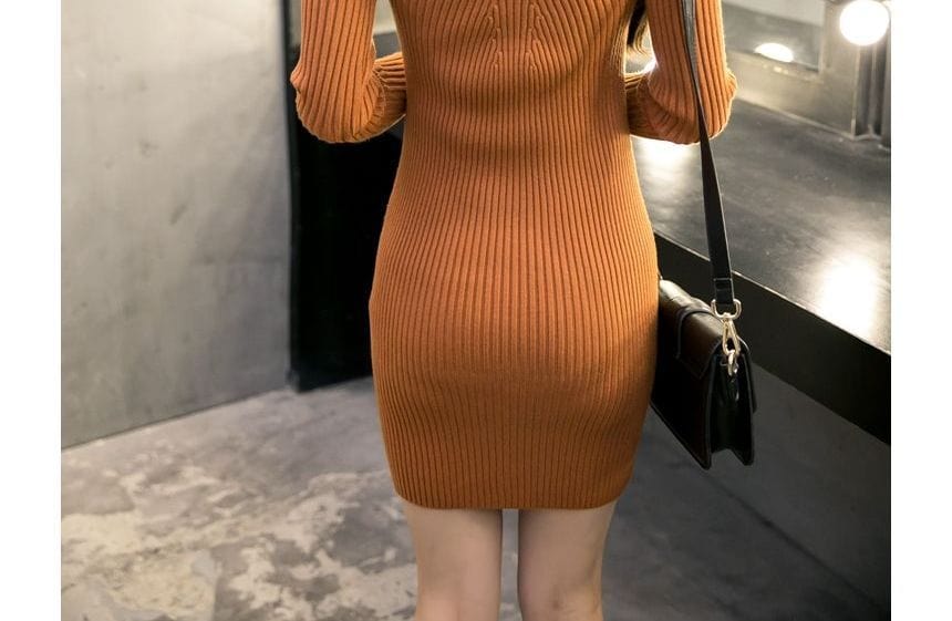LP | Mini abito in maglia con collo alto