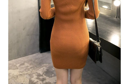 LP | Mini abito in maglia con collo alto
